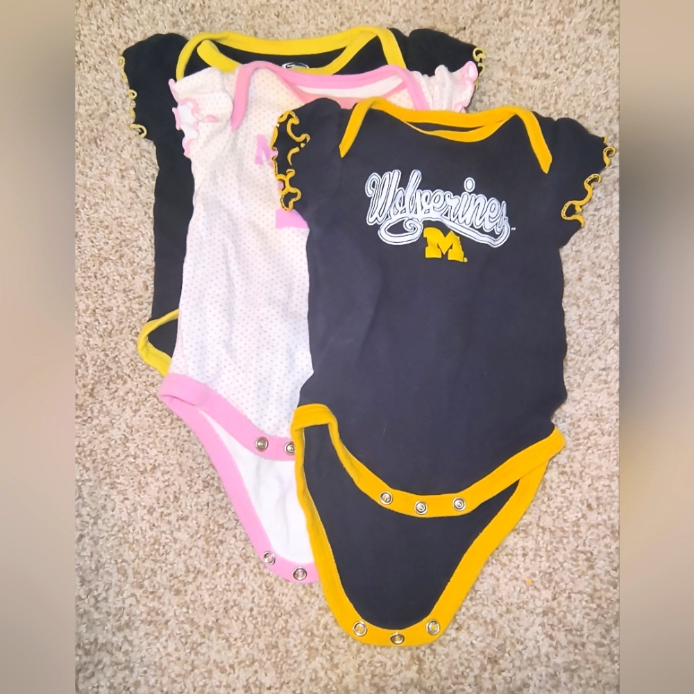 Michigan Wolverines Short Sleeve Frill Onesies (Lot of 3) Size 0-3 months